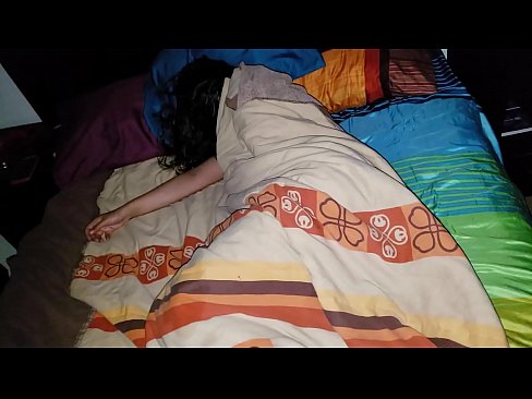 ❤️ Stepson oo garaacaya hooyadeed oo yar intay seexanayso. ❤❌ Porno Guri ️❤